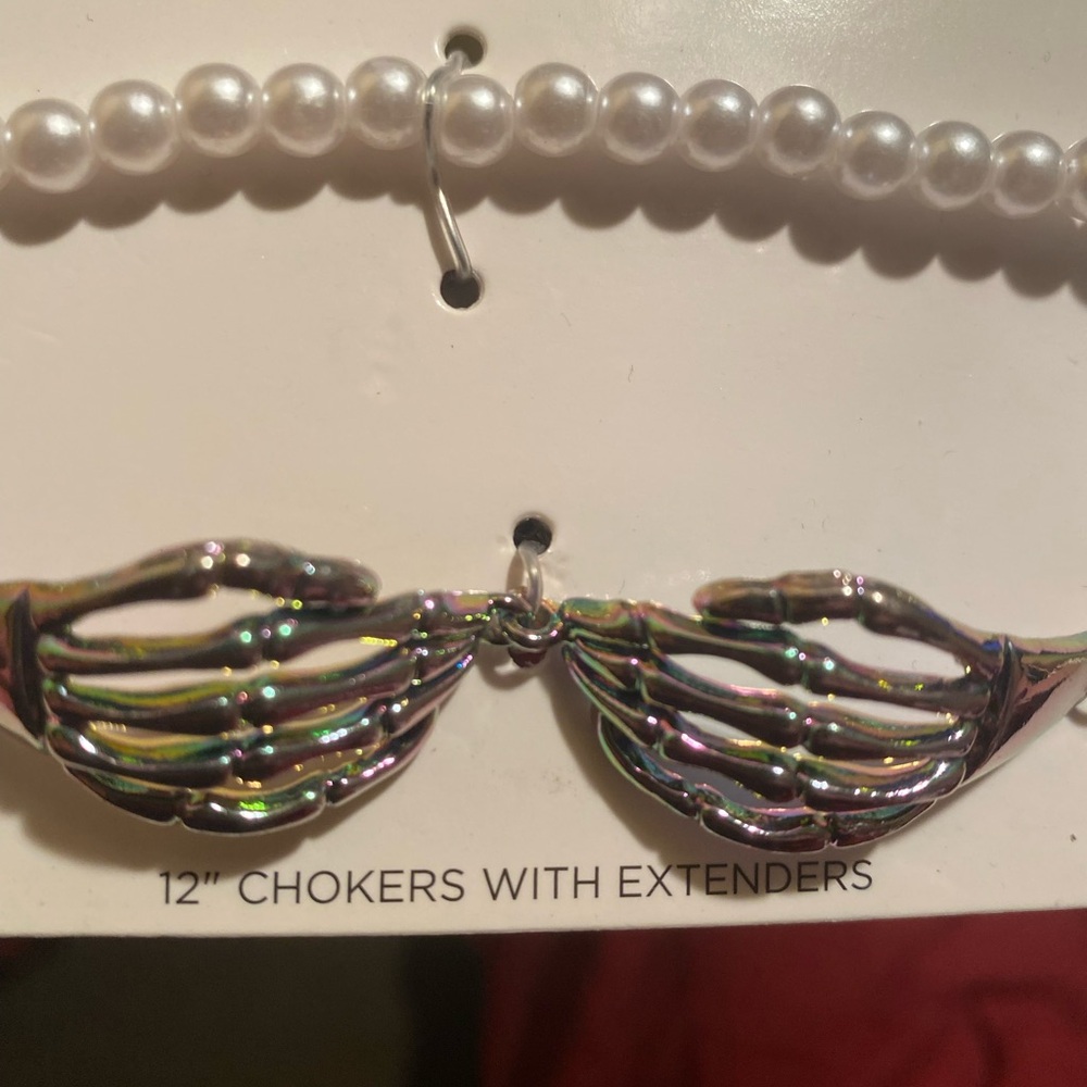 Beautiful pear and silver choker set.